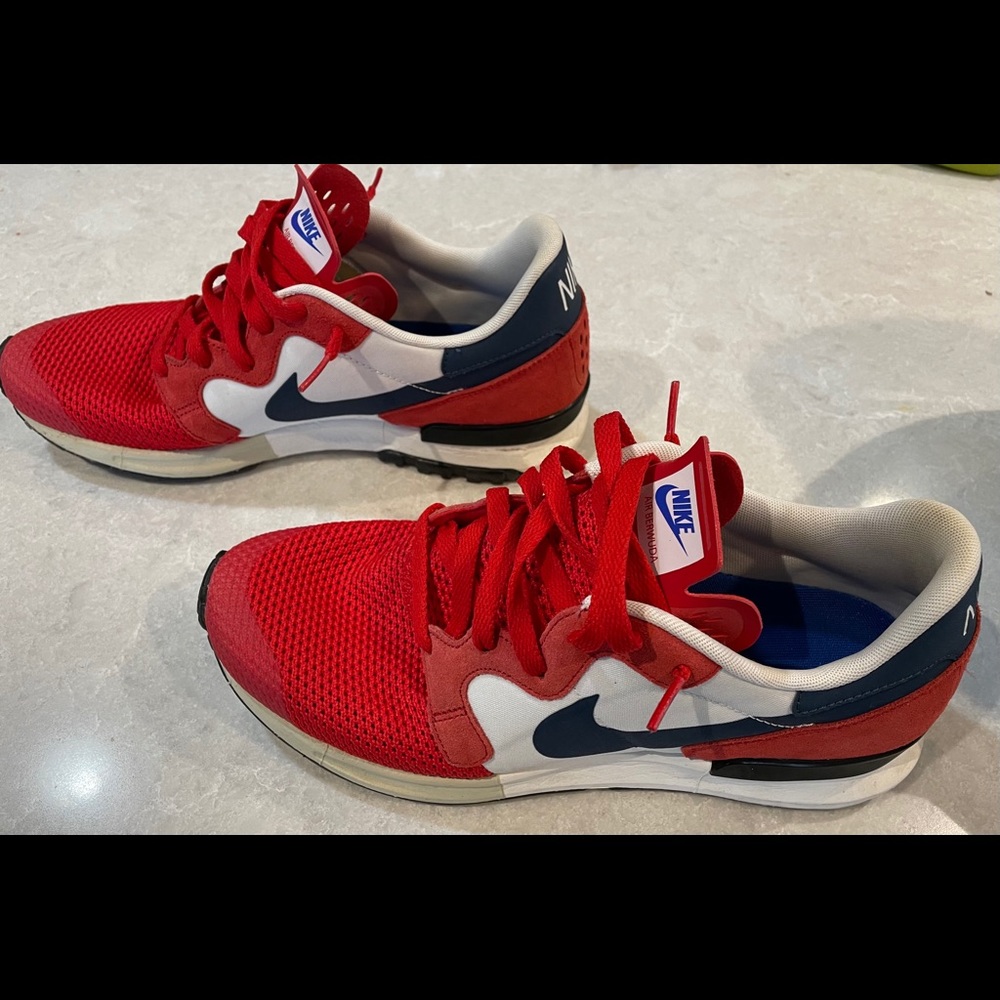 Gently used Nike Air Berwuda Red White & Blue M9